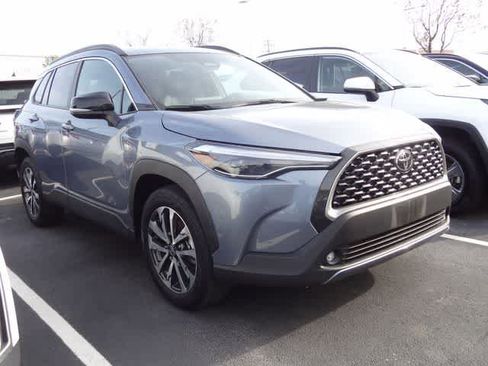 Certified 2025 Toyota Corolla Cross XLE AWD/4WD image 4