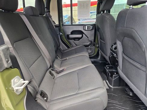 Used 2021 Jeep Gladiator Willys image 8