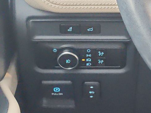 Certified 2023 Ford Expedition Limited image 13