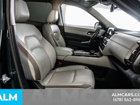 Used 2024 Nissan Pathfinder SL w/ SL Premium Package FWD image 20