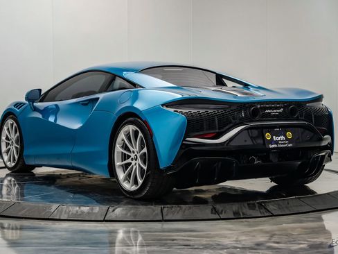 Used 2024 McLaren Artura RWD image 13