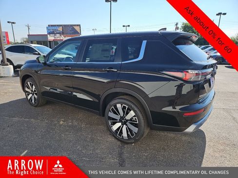 New 2025 Mitsubishi Outlander SE image 8