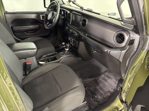 Used 2023 Jeep Gladiator Sport AWD/4WD image 18
