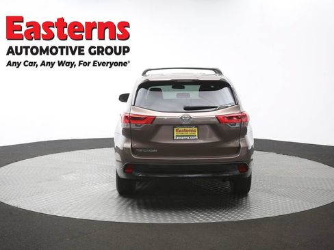 Used 2019 Toyota Highlander LE FWD image 35