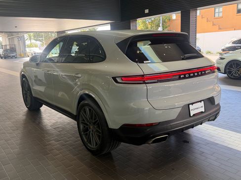Certified 2024 Porsche Cayenne AWD/4WD image 2