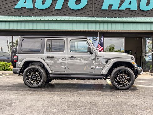 Used 2023 Jeep Wrangler Unlimited Sahara AWD/4WD image 9