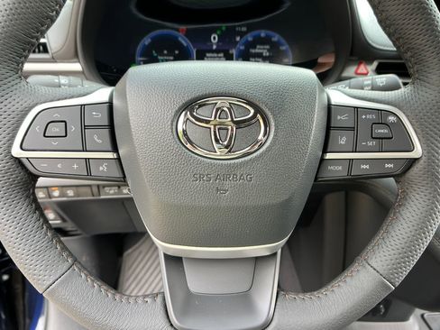 New 2026 Toyota Sienna Platinum AWD/4WD image 14
