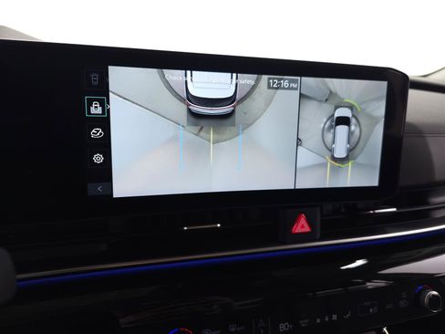 Used 2025 Kia Carnival SX Prestige image 31