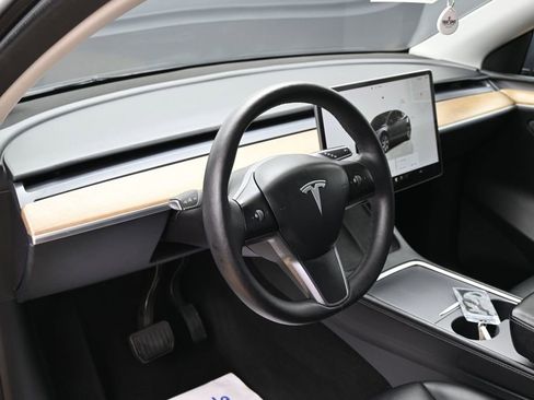 Used 2023 Tesla Model Y Long Range AWD/4WD image 17