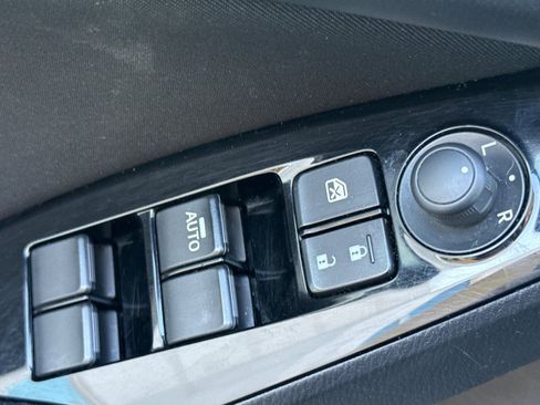 Used 2018 MAZDA MAZDA3 Sport image 13