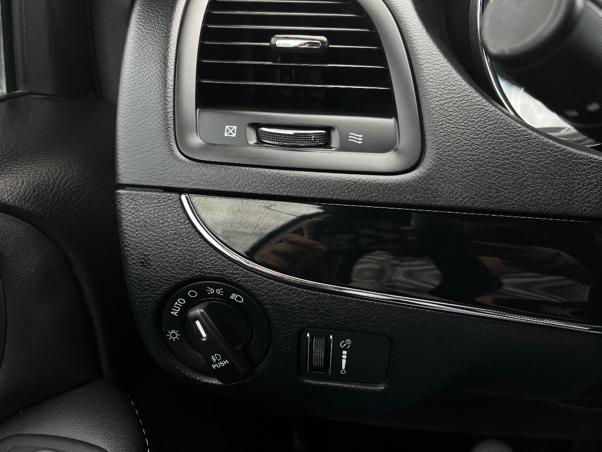 Used 2018 Dodge Grand Caravan SE FWD image 20