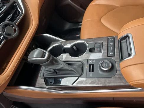 Used 2021 Toyota Highlander Platinum image 7