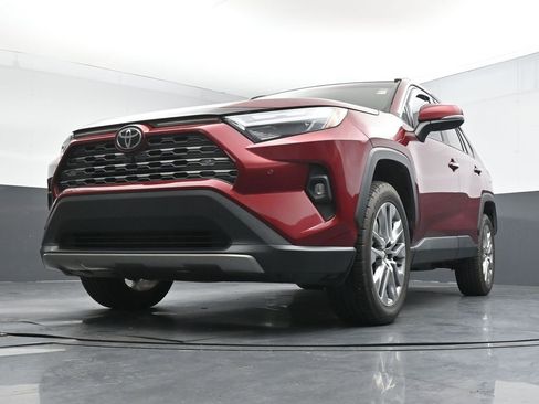 Used 2022 Toyota RAV4 Limited FWD image 34