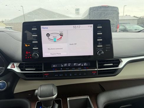 Used 2022 Toyota Sienna XLE image 13