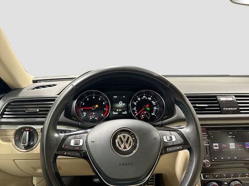 Used 2018 Volkswagen Passat 2.0T SEL Premium FWD image 13