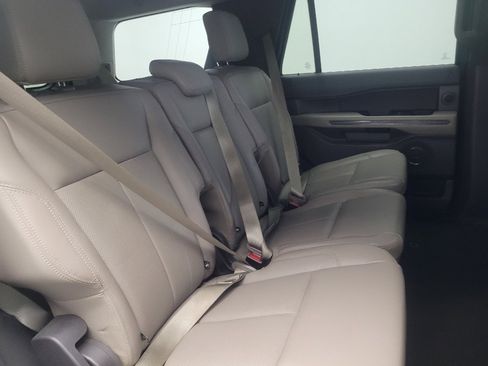 Used 2019 Ford Expedition XLT w/ Equipment Group 202A AWD/4WD image 19