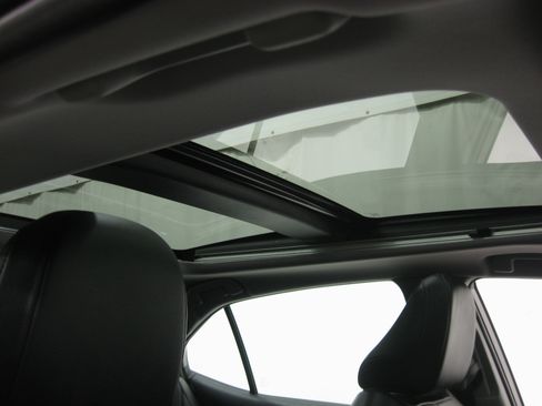 Used 2023 Toyota Camry XLE image 3