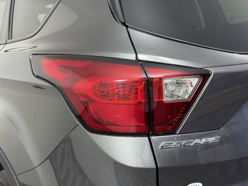 Certified 2019 Ford Escape SE FWD image 8