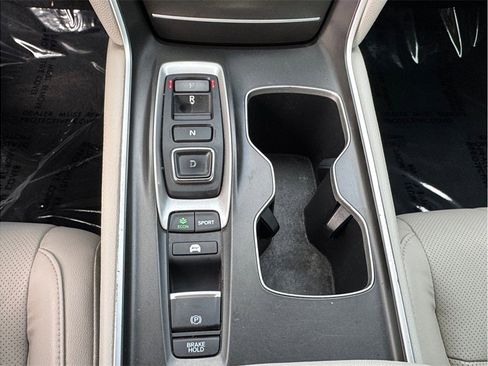 Used 2018 Honda Accord Touring image 12