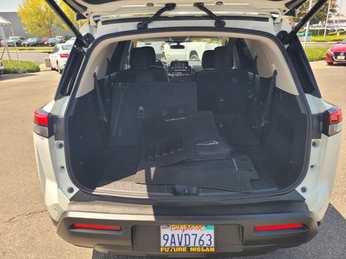Certified 2022 Nissan Pathfinder SV w/ SV Premium Package FWD image 11