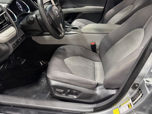 Used 2022 Toyota Camry LE image 30