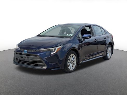 Used 2023 Toyota Corolla LE w/ LE Convenience Package image 7