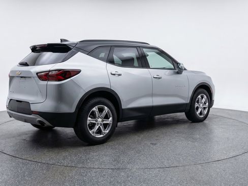 Used 2025 Chevrolet Blazer LT FWD image 9