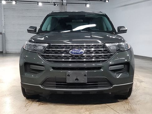 Used 2023 Ford Explorer XLT image 2