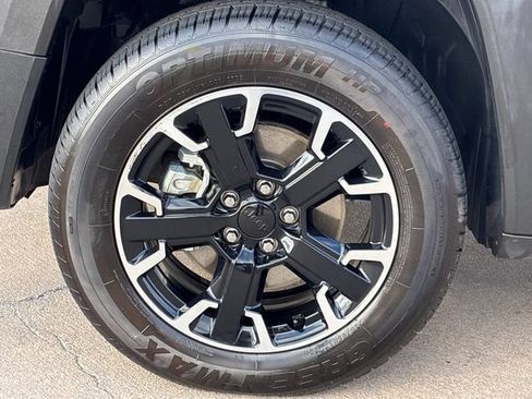 Used 2023 Jeep Renegade Latitude AWD/4WD image 29