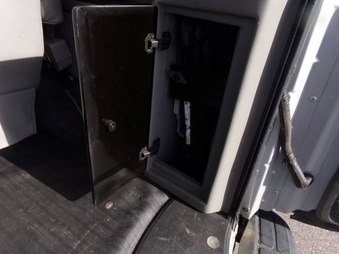 Used 2010 GMC Savana 1500 w/ Preferred Equipment Group RWD image 22