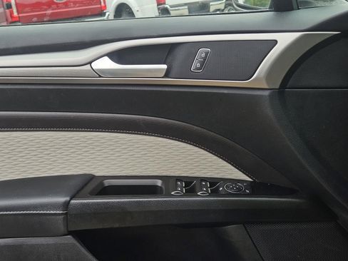 Used 2019 Ford Fusion SE w/ Equipment Group 151A FWD image 28