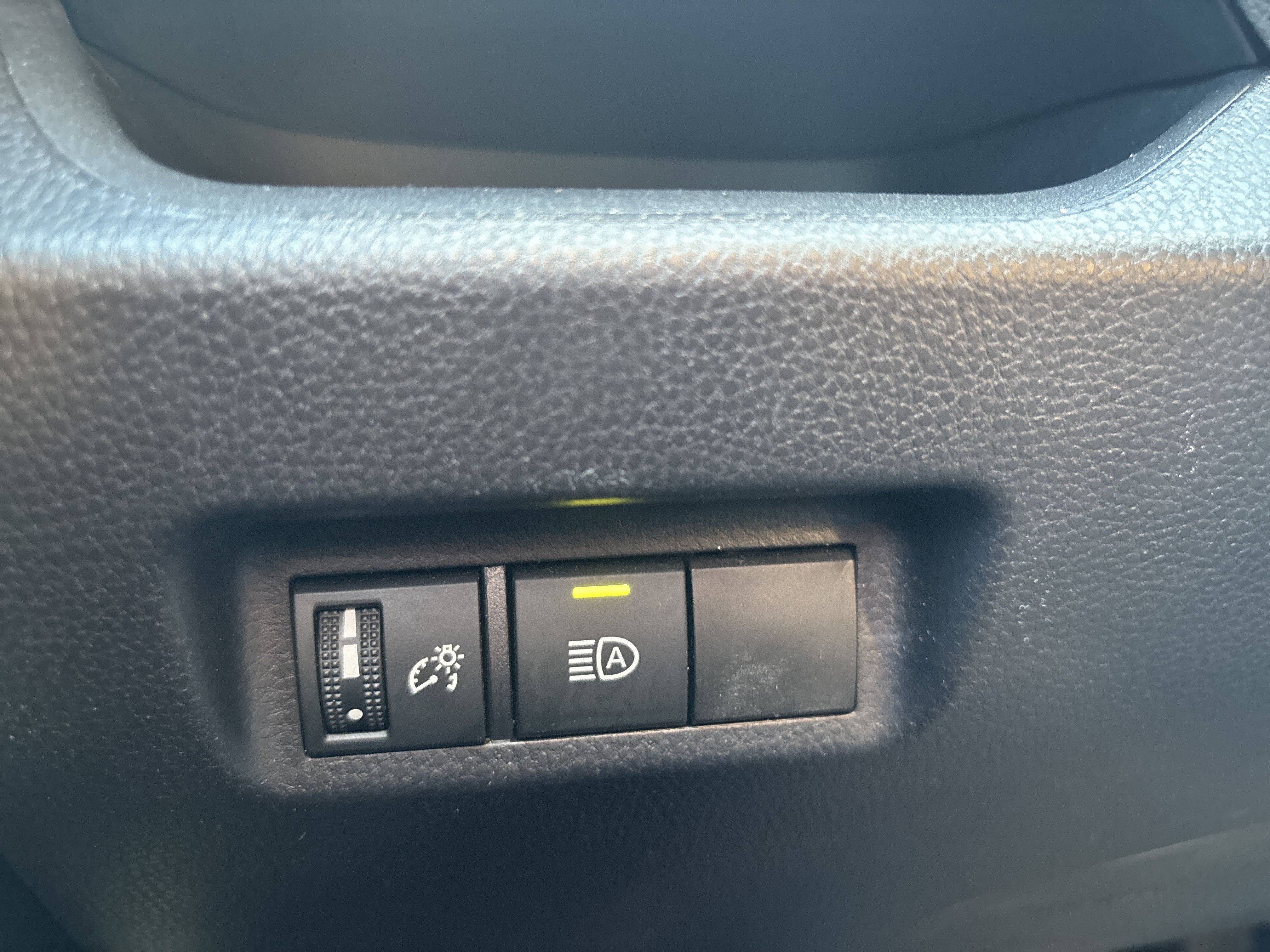 Used 2025 Toyota RAV4 XLE AWD/4WD image 21