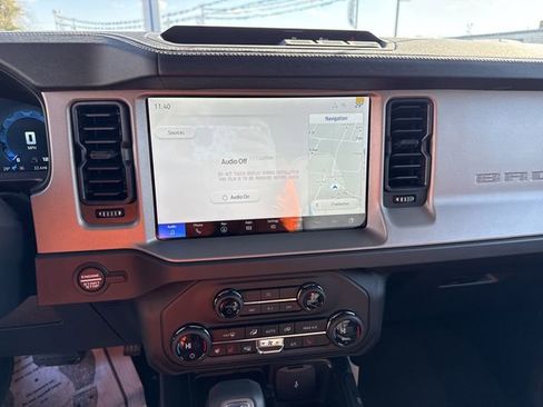 Used 2025 Ford Bronco Outer Banks image 16