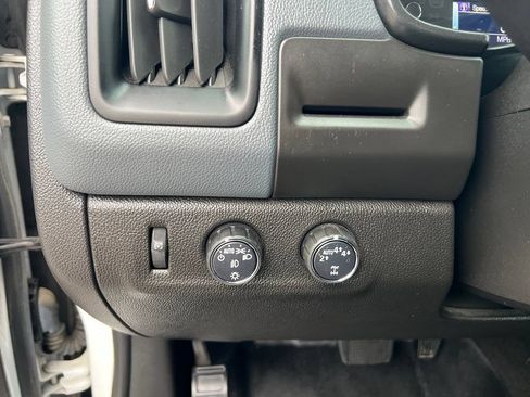 Used 2018 Chevrolet Colorado Z71 AWD/4WD image 39