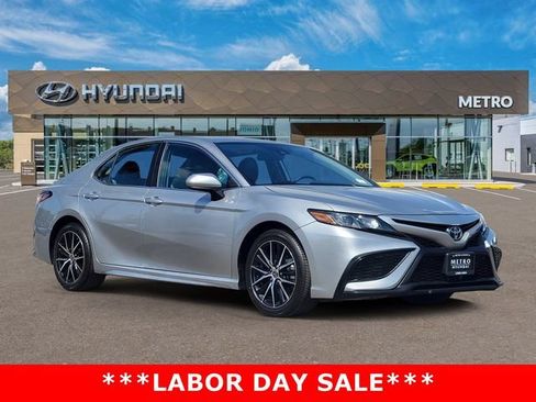 Used 2021 Toyota Camry SE FWD image 1