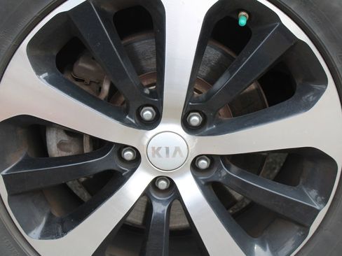 Used 2017 Kia Sorento EX image 18