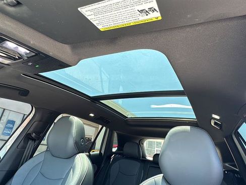 Certified 2025 Volkswagen Tiguan SE R-Line AWD/4WD image 26