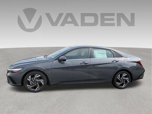 New 2026 Hyundai Elantra Limited FWD image 3