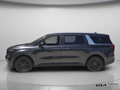 Certified 2026 Kia Carnival FWD image 3