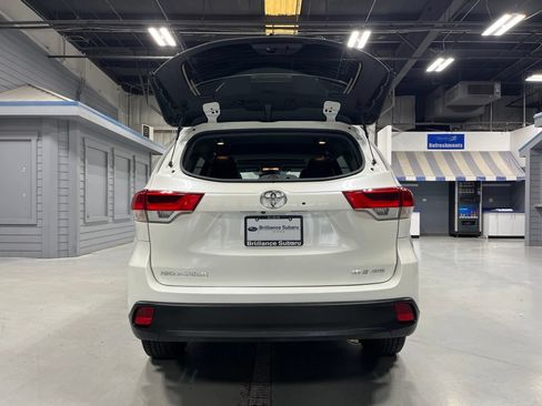Used 2019 Toyota Highlander XLE AWD/4WD image 39