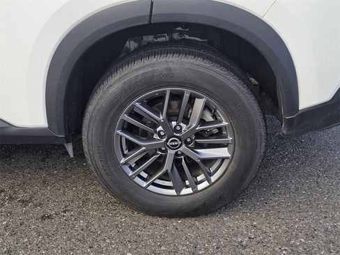 Used 2023 Nissan Rogue S image 9