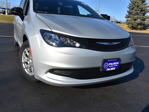 New 2026 Chrysler Voyager LX image 2