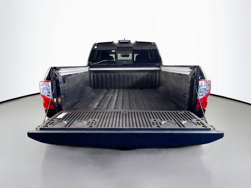 Used 2024 Nissan Titan SV w/ SV Convenience Package RWD image 35