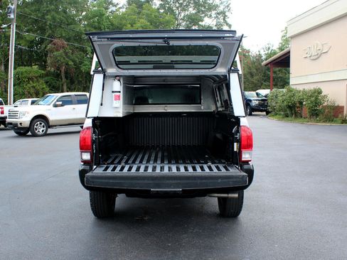 Used 2022 Toyota Tacoma SR image 13