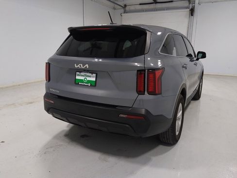 Used 2023 Kia Sorento LX image 7