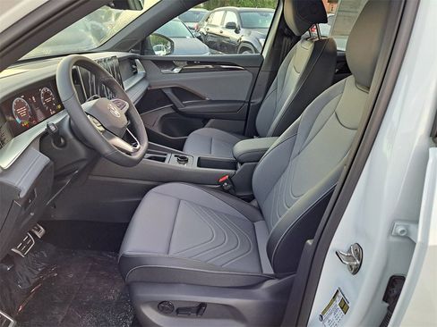 New 2026 Volkswagen Tiguan SE R-Line image 7