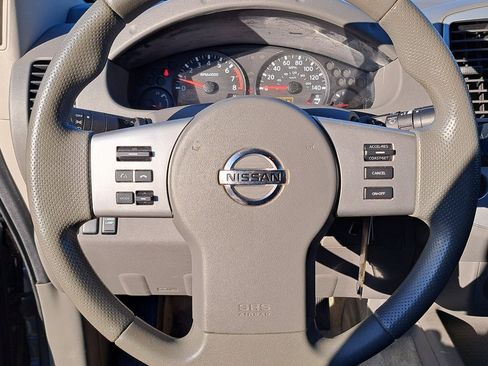 Used 2016 Nissan Frontier SV image 10