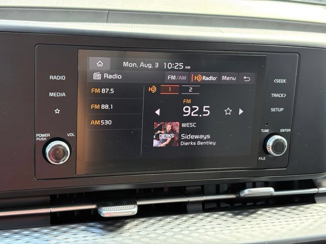 Used 2023 Kia Carnival LX FWD image 11