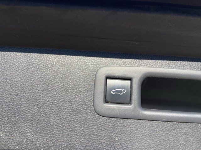 Used 2021 Toyota Highlander LE FWD image 55