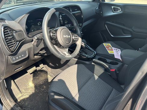 Used 2025 Kia Soul EX FWD image 11